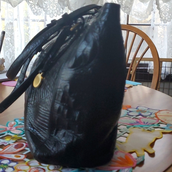 Large Brahmin Purse Measurements are 13 1/2x 4 1/2 height is 10 1/2 - Picture 3 of 8